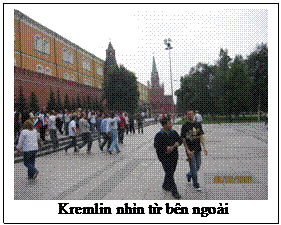 Text Box:  
           Kremlin nhìn từ bên ngoài
